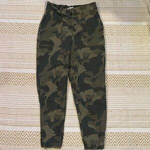 Hollister Green Camo Ultra High-Rise Pants